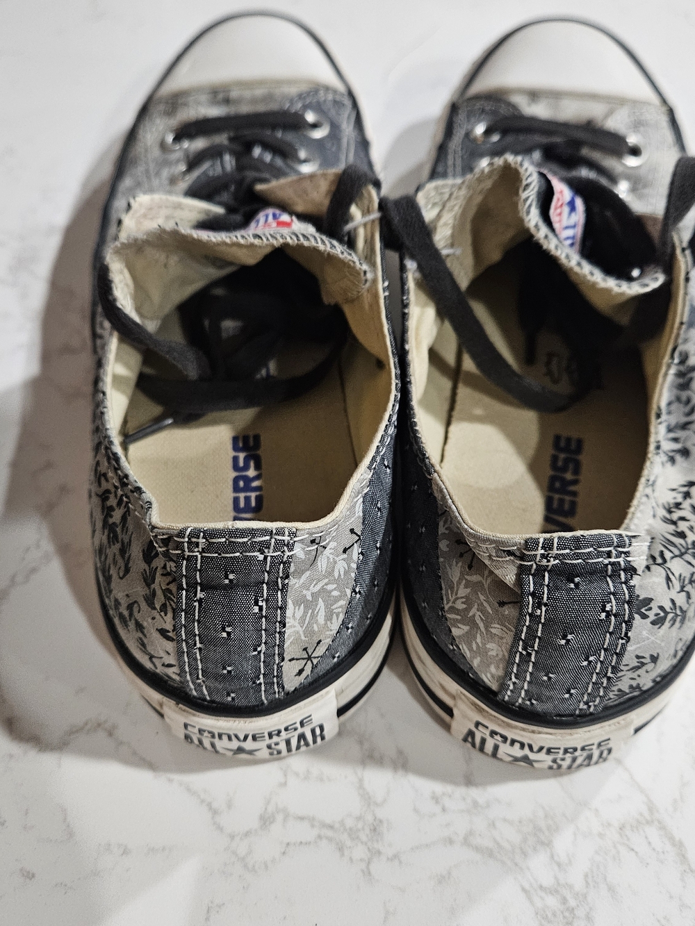 All Stars Chuck Taylor Converse Women’s Sneakers in Black and White Size 8 - Picture 4 of 6